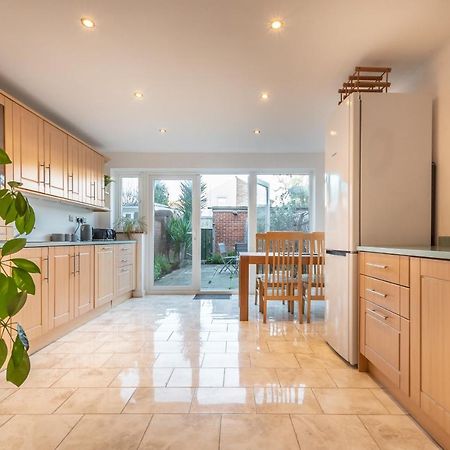 Best Price! Large Home For 4 - Smart Tv - Comfy Beds - Garden - 4 Single Beds Or 2 Doubles! Portsmouth Eksteriør bilde