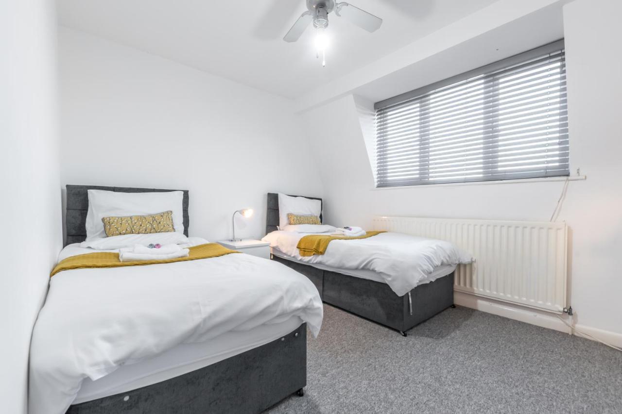Best Price! Large Home For 4 - Smart Tv - Comfy Beds - Garden - 4 Single Beds Or 2 Doubles! Portsmouth Eksteriør bilde