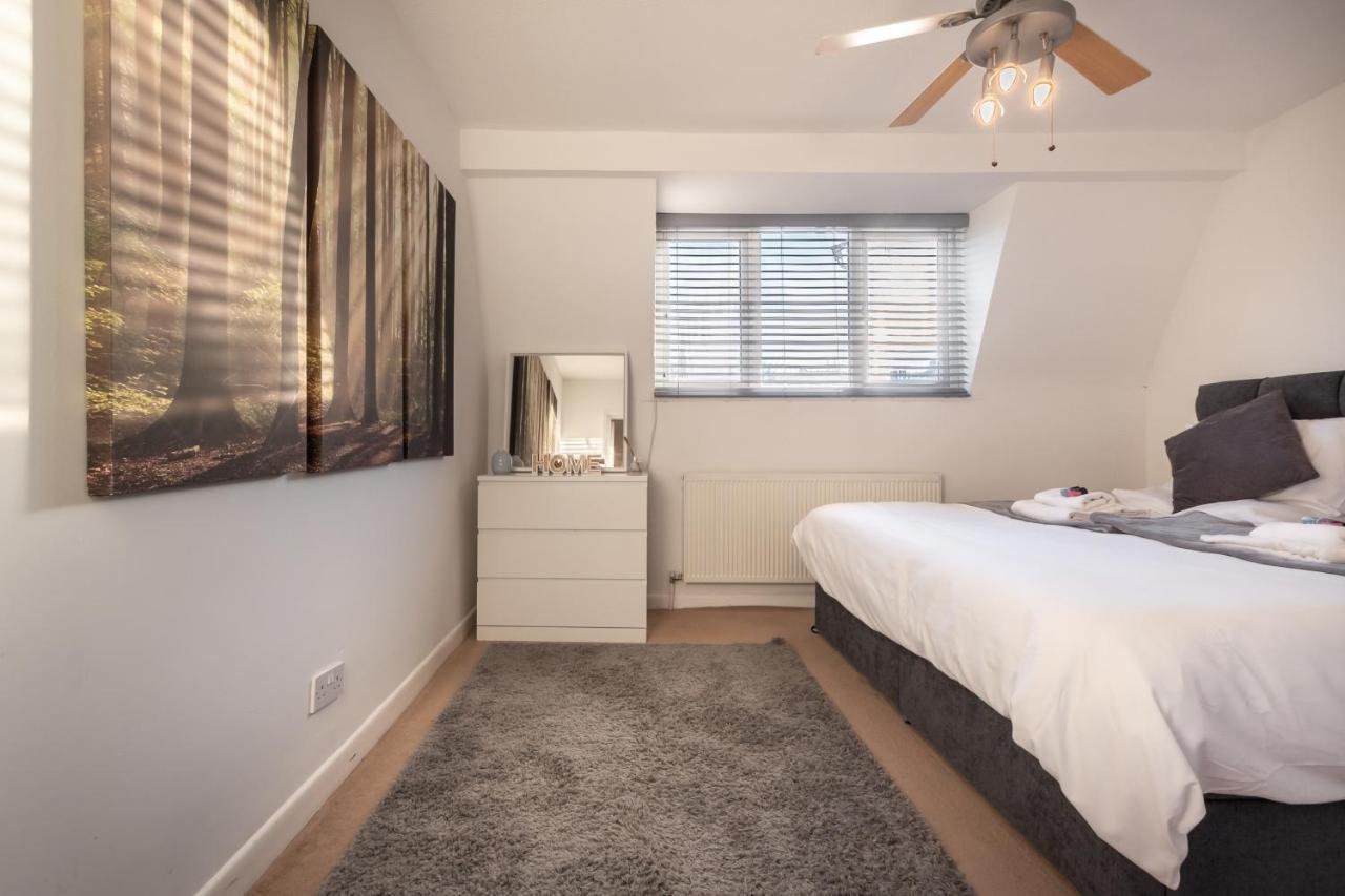 Best Price! Large Home For 4 - Smart Tv - Comfy Beds - Garden - 4 Single Beds Or 2 Doubles! Portsmouth Eksteriør bilde