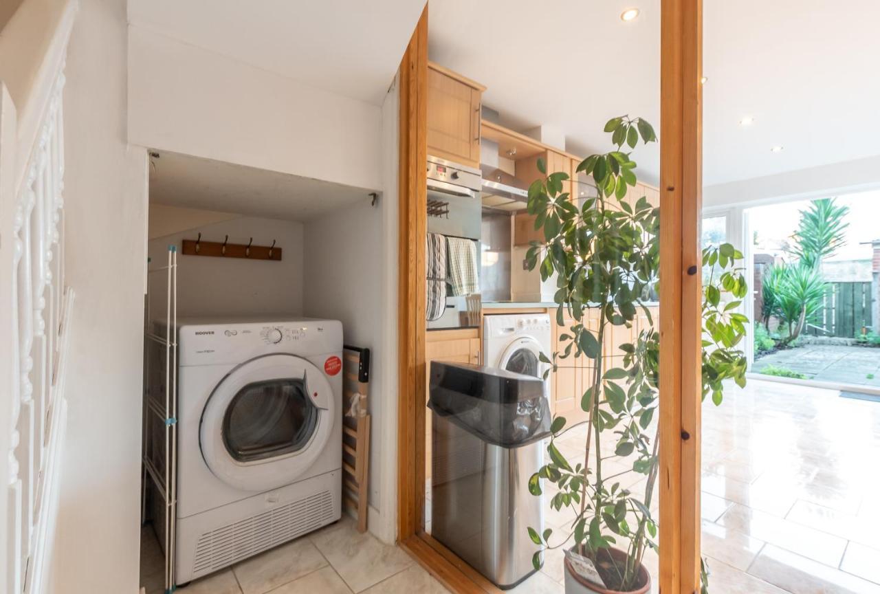 Best Price! Large Home For 4 - Smart Tv - Comfy Beds - Garden - 4 Single Beds Or 2 Doubles! Portsmouth Eksteriør bilde