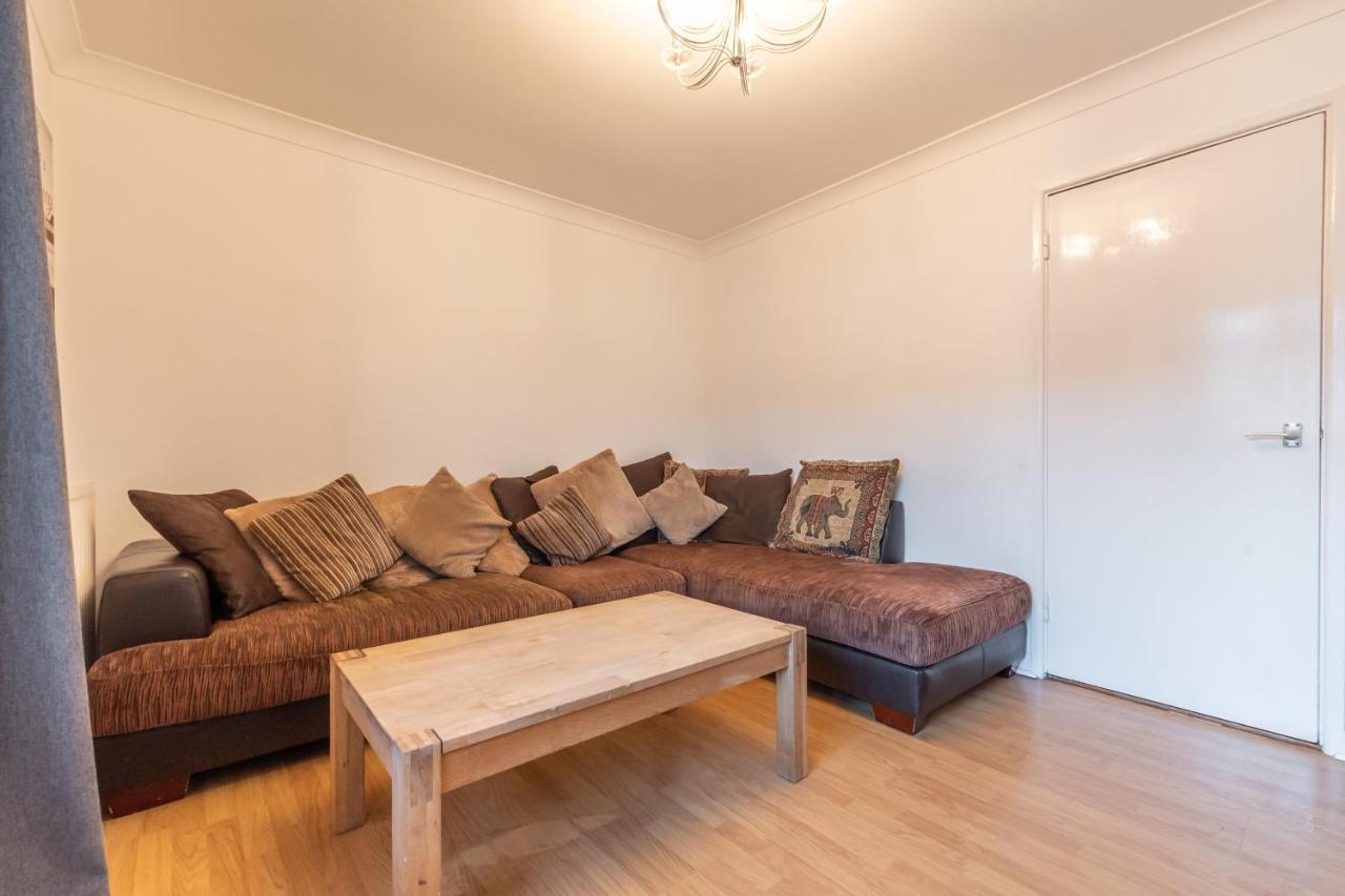 Best Price! Large Home For 4 - Smart Tv - Comfy Beds - Garden - 4 Single Beds Or 2 Doubles! Portsmouth Eksteriør bilde