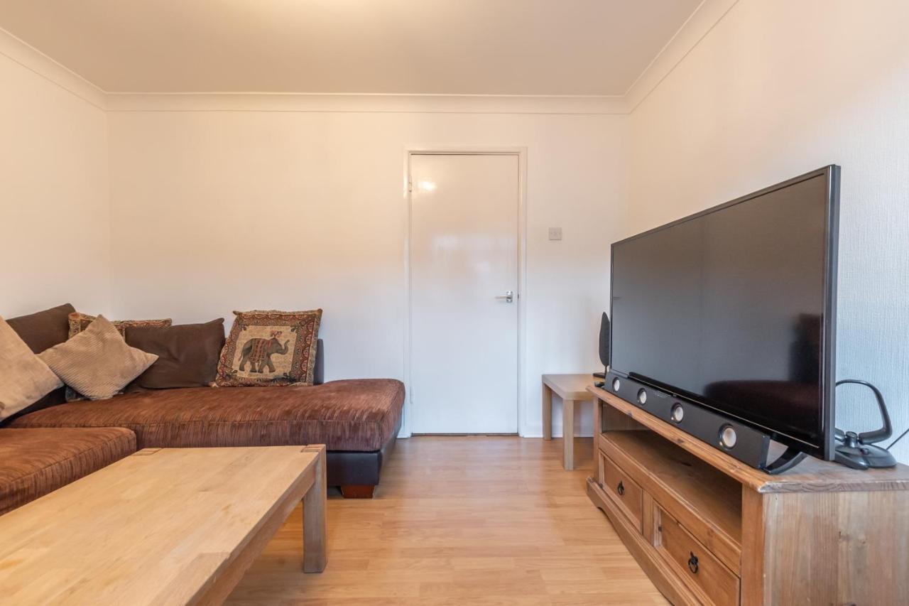 Best Price! Large Home For 4 - Smart Tv - Comfy Beds - Garden - 4 Single Beds Or 2 Doubles! Portsmouth Eksteriør bilde